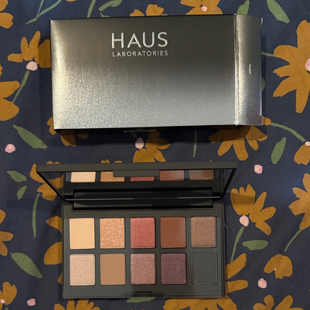 BNIB Eyeshadow Palette with Neutral and Warm Tones